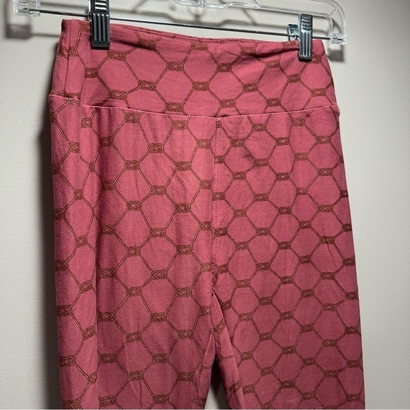 NEW LulaRoe OS Soft Leggings One Size  2-10 Small-Large Pink Cable Rope Pattern - Picture 9 of 12